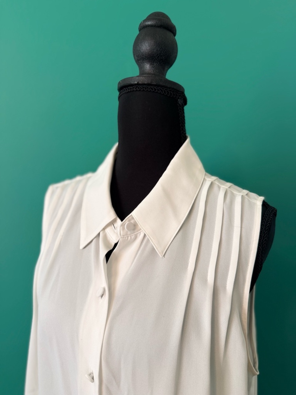 CAbi Sleeveless Pleated Collared Blouse - Cream